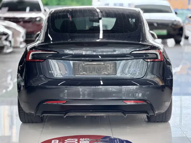 Tesla Model 3 — Фото автомобиля 5