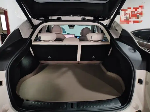 IM Motors LS6 — Фото автомобиля 18