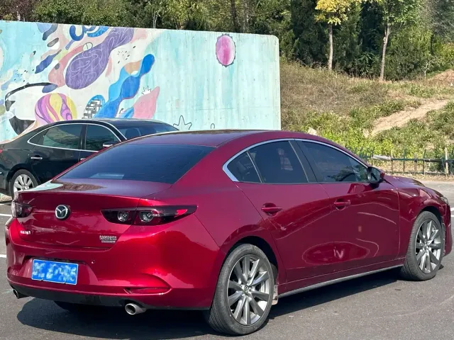 Mazda Axela — Фото автомобиля 9