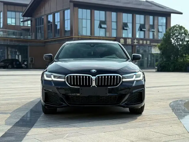 Фотография автомобиля — BMW 5 Series