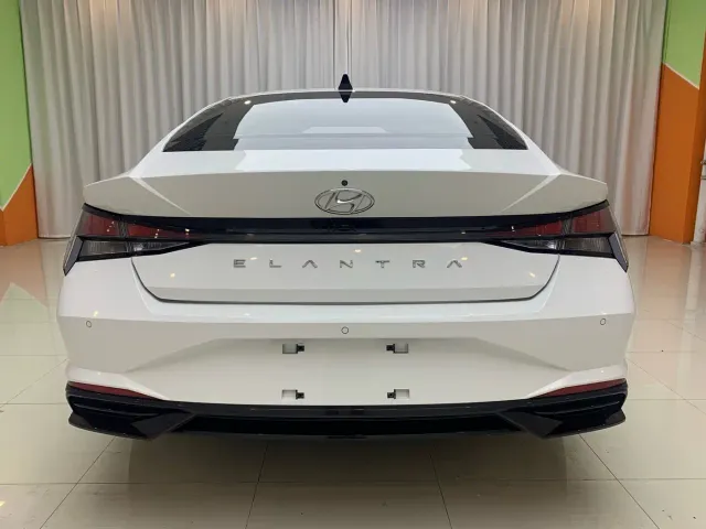 Hyundai Elantra — Фото автомобиля 5