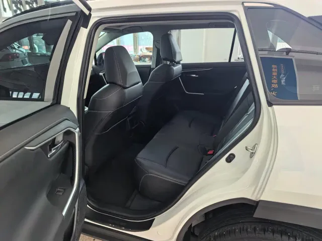 Toyota RAV4 — Фото автомобиля 8