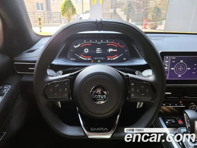 Lotus Emira — Фото автомобиля 7