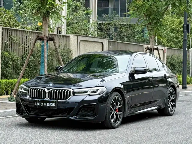 Фотография автомобиля — BMW 5 Series