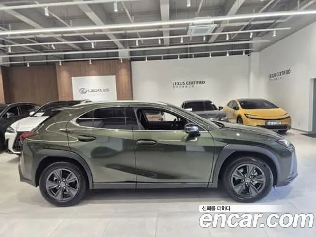 Lexus UX — Фото автомобиля 2
