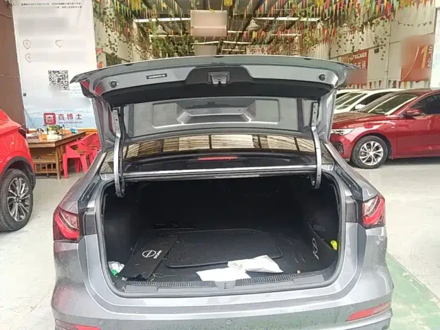 Roewe i5 — Фото автомобиля 18