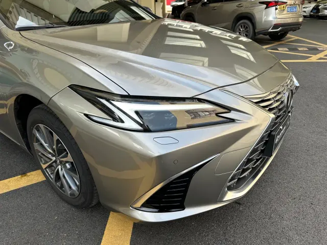 Lexus ES — Фото автомобиля 3