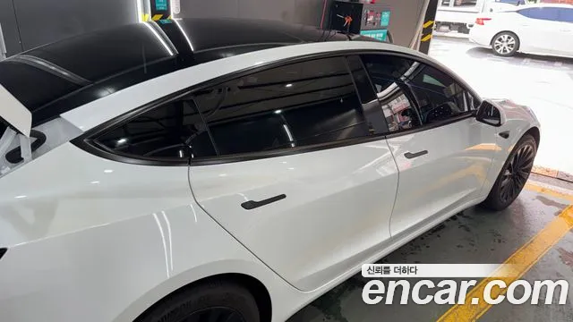Tesla Model 3 — Фото автомобиля 2