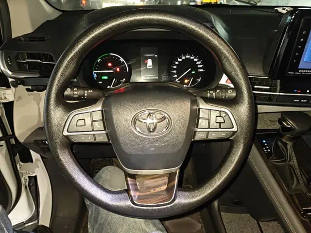 Toyota Sienna — Фото автомобиля 10