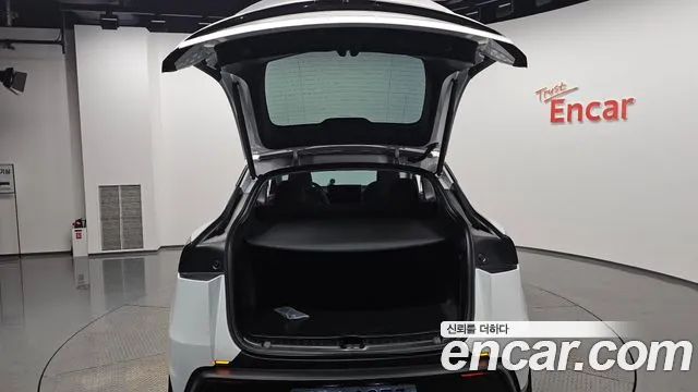 Tesla Model Y — Фото автомобиля 27