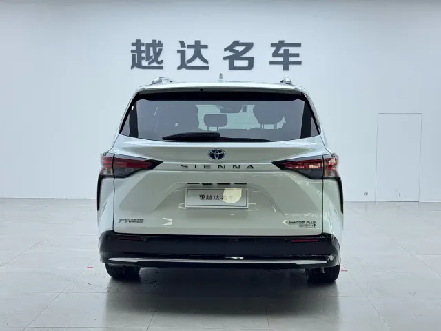 Toyota Sienna — Фото автомобиля 20