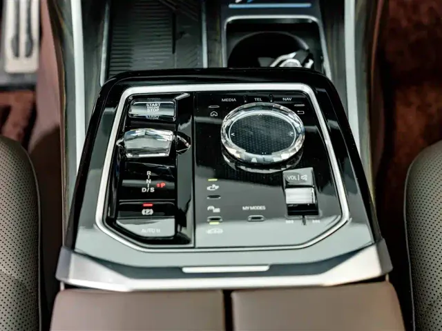 BMW 7 Series — Фото автомобиля 15