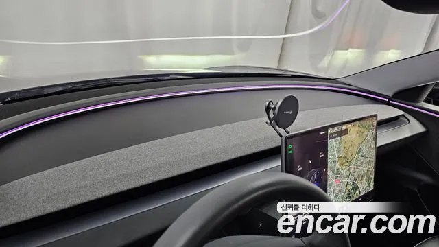 Tesla Model 3 — Фото автомобиля 30