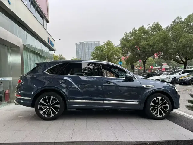 Bentley Bentayga — Фото автомобиля 3