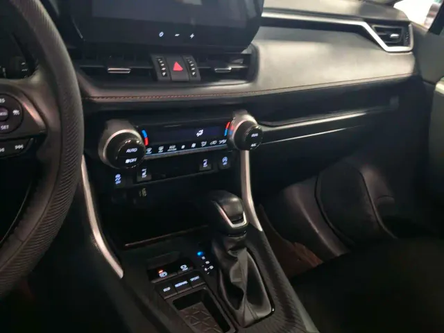 Toyota RAV4 — Фото автомобиля 8