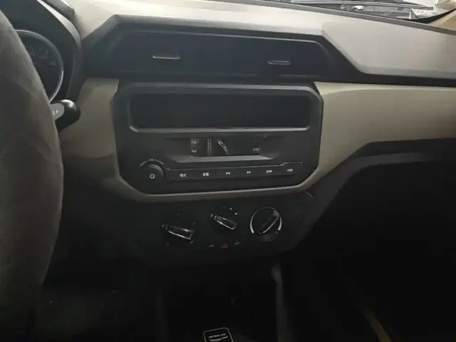 Wuling Hongguang — Фото автомобиля 12