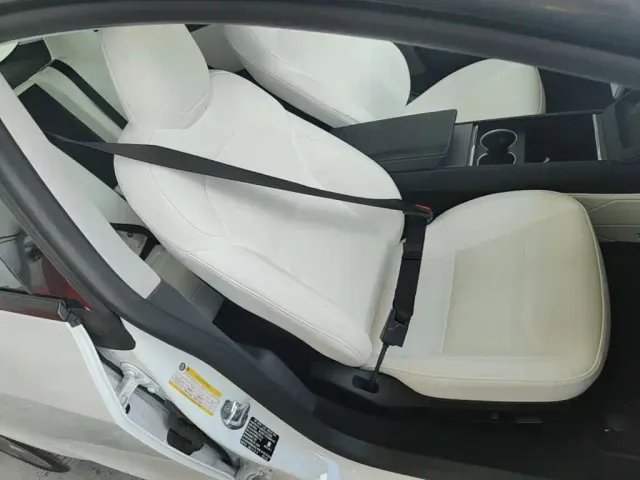 Tesla Model 3 — Фото автомобиля 24