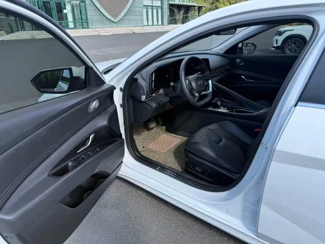Hyundai Elantra — Фото автомобиля 7