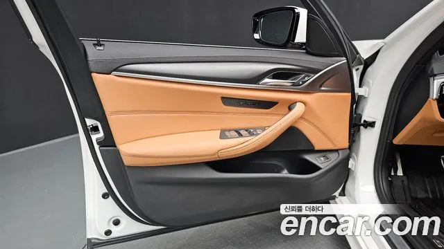 BMW 5 Series G30 — Фото автомобиля 13