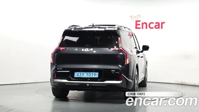 Kia EV9 — Фото автомобиля 3
