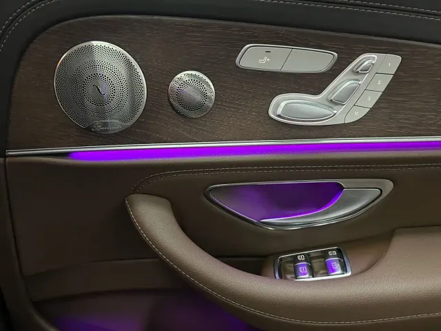Mercedes-Benz E-Class — Фото автомобиля 21