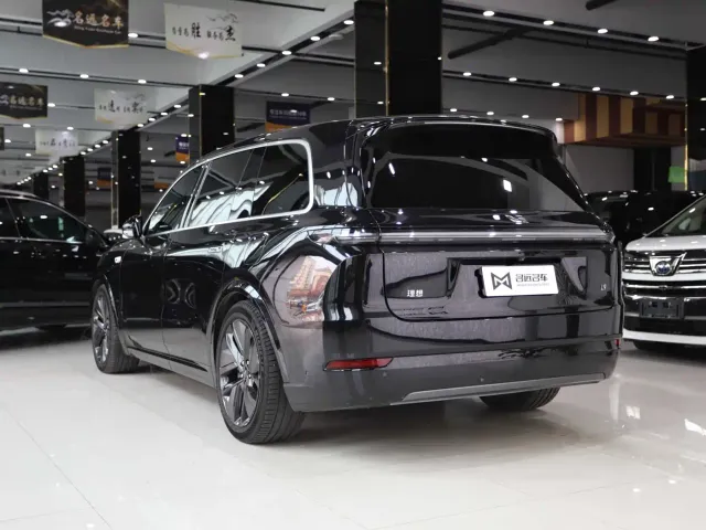Li Auto L9 — Фото автомобиля 13