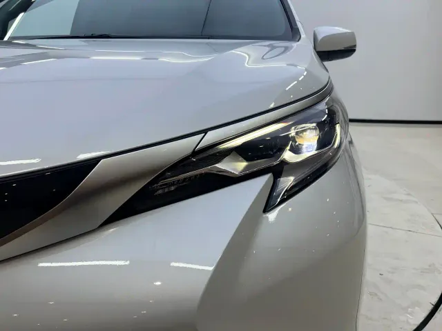 Toyota Sienna — Фото автомобиля 5