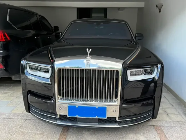 Rolls-Royce Phantom — Фото автомобиля 2