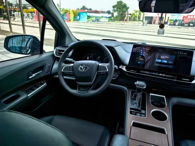 Toyota Granvia — Фото автомобиля 18