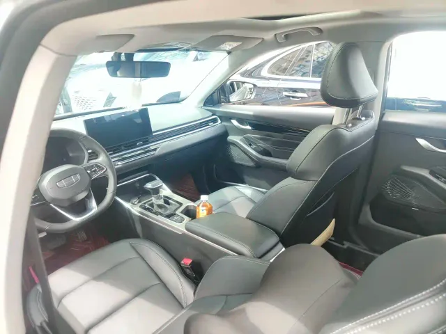 Geely Emgrand — Фото автомобиля 12
