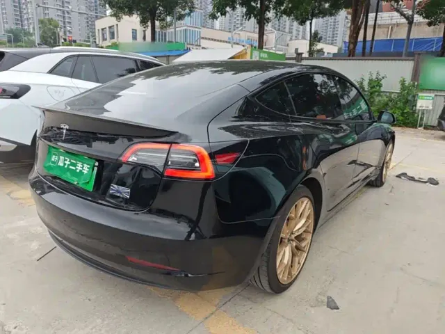 Tesla Model 3 — Фото автомобиля 6
