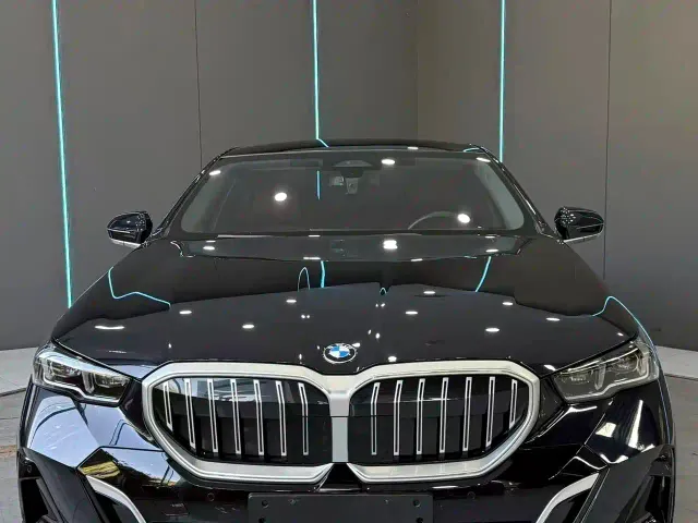 BMW 5 Series — Фото автомобиля 2
