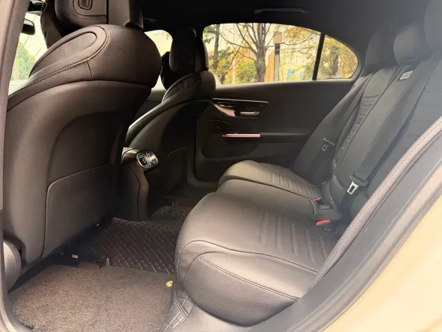 Mercedes-Benz C-Class — Фото автомобиля 16