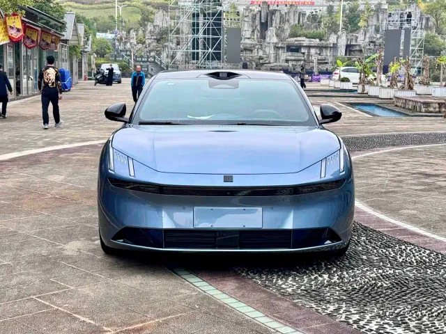 Lynk & Co Z10 — Фото автомобиля 3