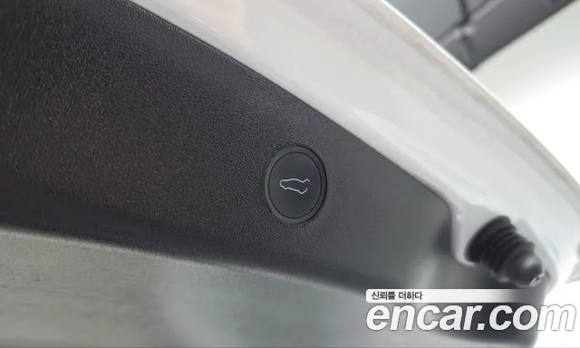 Tesla Model 3 — Фото автомобиля 23