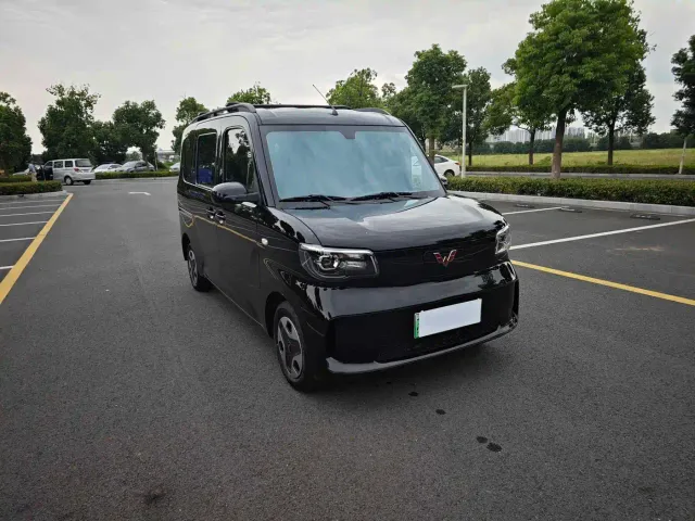 Wuling Zhiguang NEV — Фото автомобиля 3