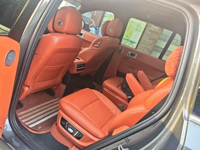 Li Auto L8 — Фото автомобиля 6