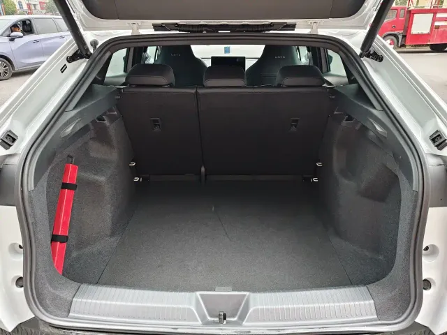 Volkswagen ID. Unyx 06 — Фото автомобиля 7