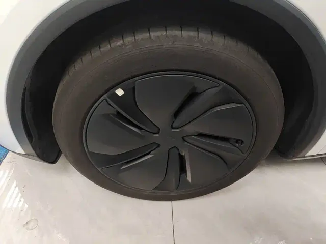Tesla Model Y — Фото автомобиля 22