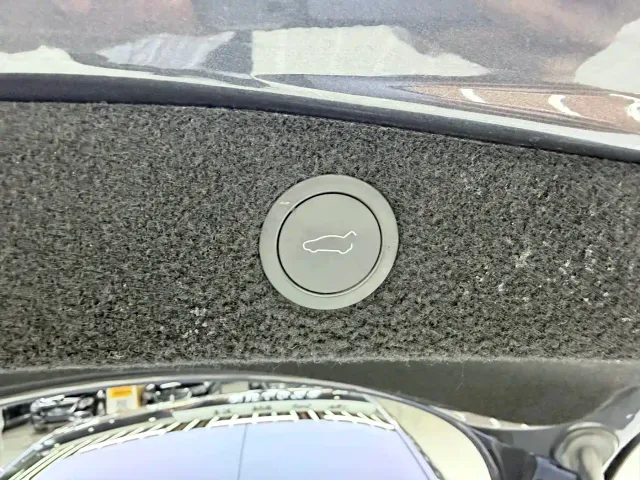 Tesla Model 3 — Фото автомобиля 16