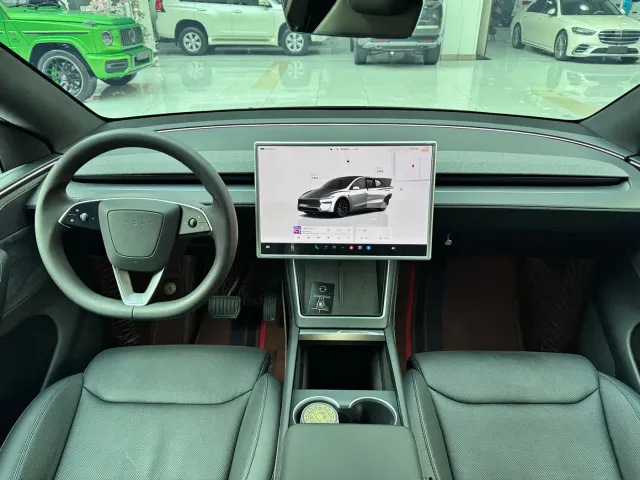 Tesla Model Y L — Фото автомобиля 5