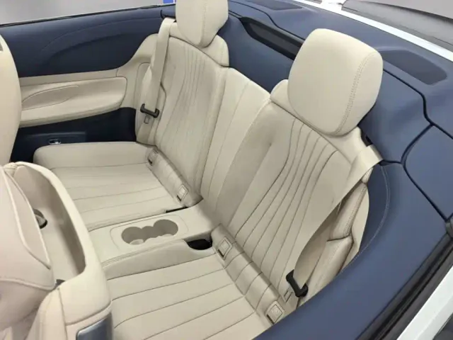 Mercedes-Benz E-Class — Фото автомобиля 21