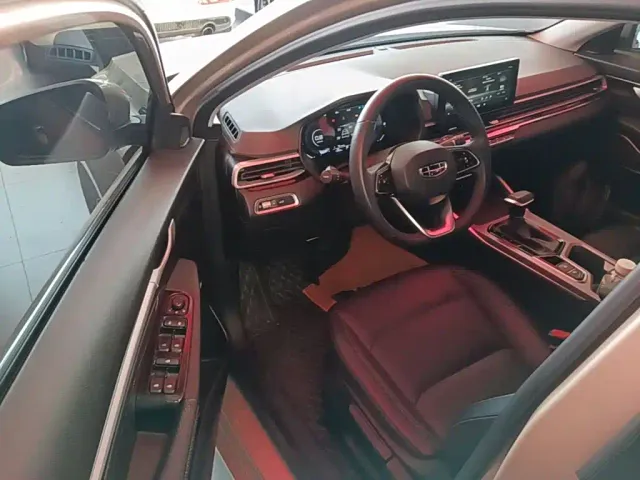 Geely Emgrand — Фото автомобиля 15