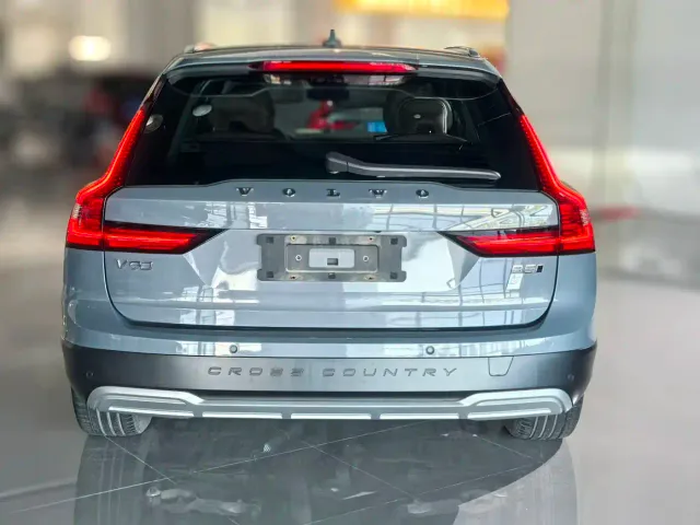 Volvo V90 — Фото автомобиля 5