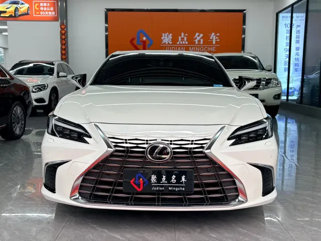 Lexus ES — Фото автомобиля 2