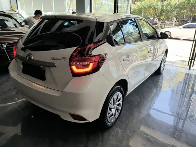 Toyota Vios FS — Фото автомобиля 6