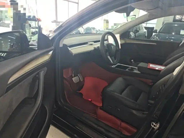 Tesla Model Y — Фото автомобиля 15