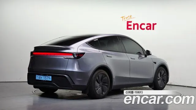 Tesla Model Y — Фото автомобиля 2