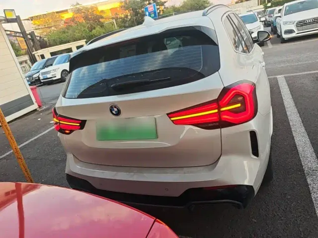 BMW iX3 — Фото автомобиля 5