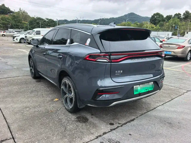 BYD Tang — Фото автомобиля 9
